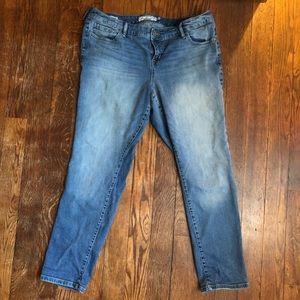 Women’s Torrid Boyfriend Jeans Size 18R Med wash